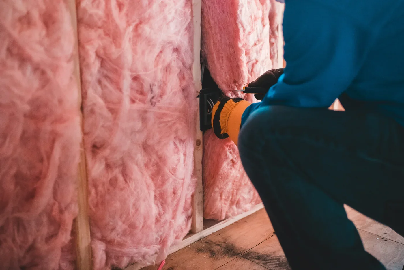 Attic insulation savings improved by correctly installed fibreglass insulation without gaps or compression